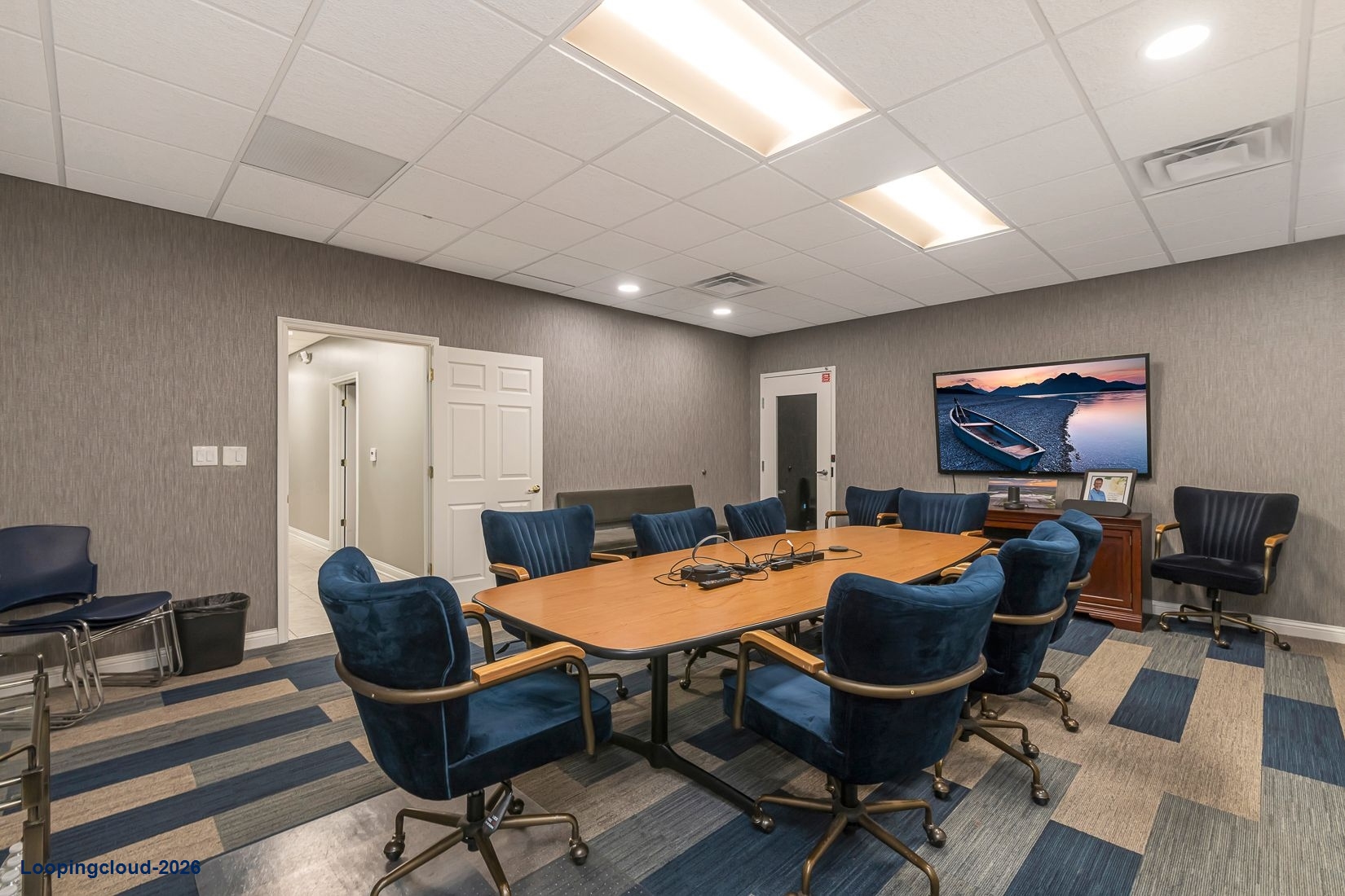 20,000 SF Office & Warehouse with Secure Yard – Ideal Contractor HQ