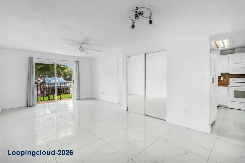 Updated 2/2 Condo in Sunset Villas Phase