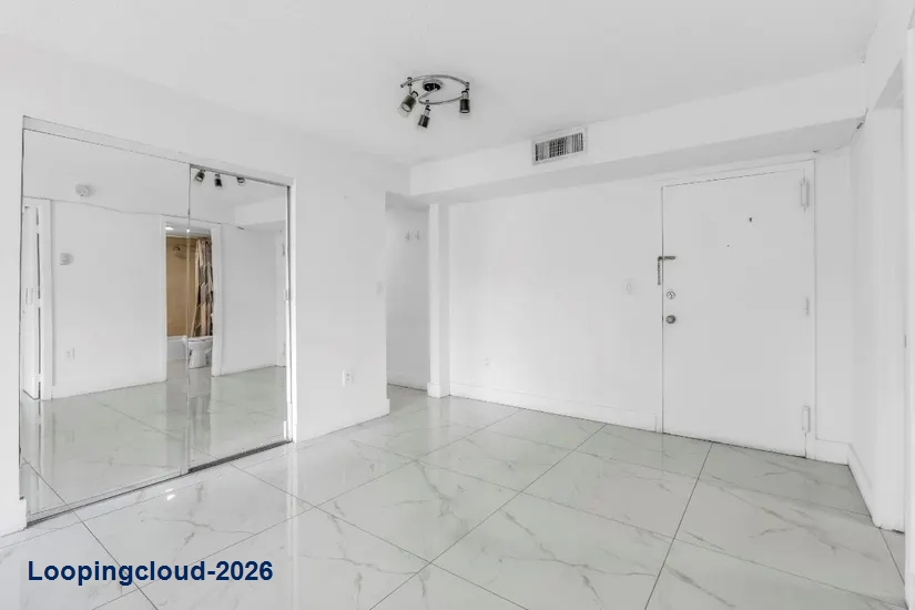 Updated 2/2 Condo in Sunset Villas Phase