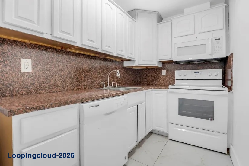 Updated 2/2 Condo in Sunset Villas Phase