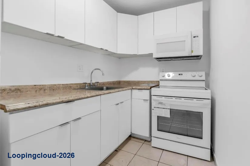 Updated 2/1 Condo in Sunset Villas Phase III