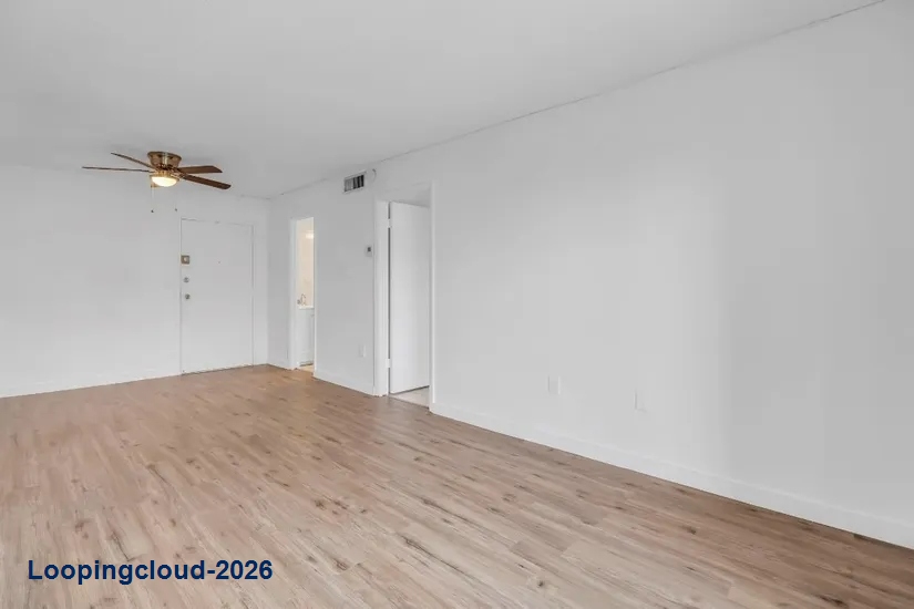 Updated 2/1 Condo in Sunset Villas Phase III