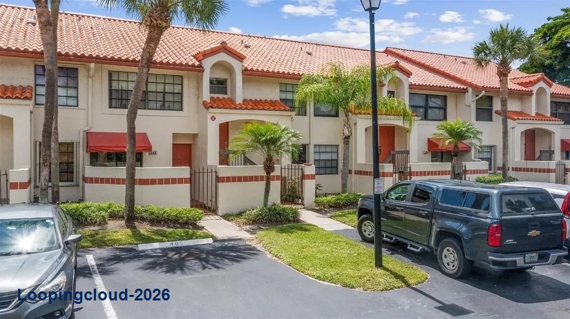 Beautifully Maintained first-floor Condo