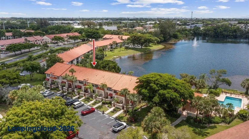 Beautifully Maintained first-floor Condo