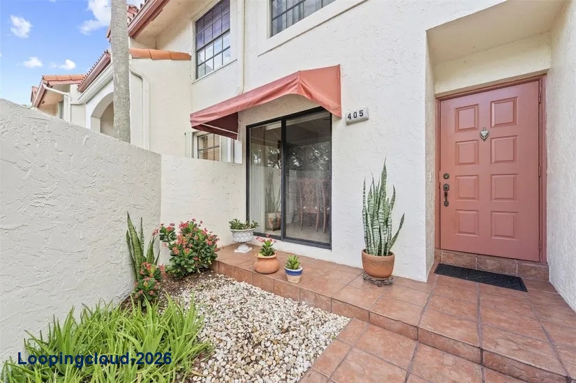 Beautifully Maintained first-floor Condo