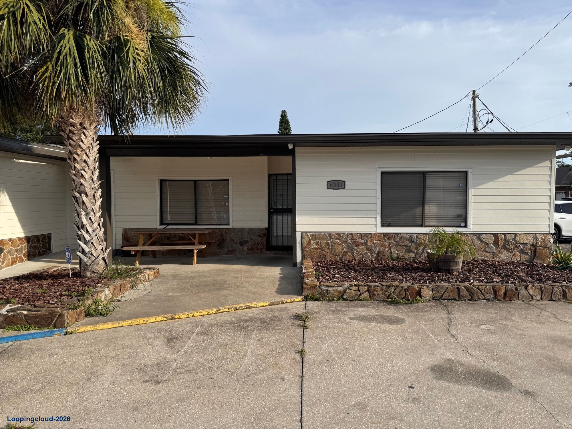 CI-ZONED TAMPA WAREHOUSE W/ OFFICE