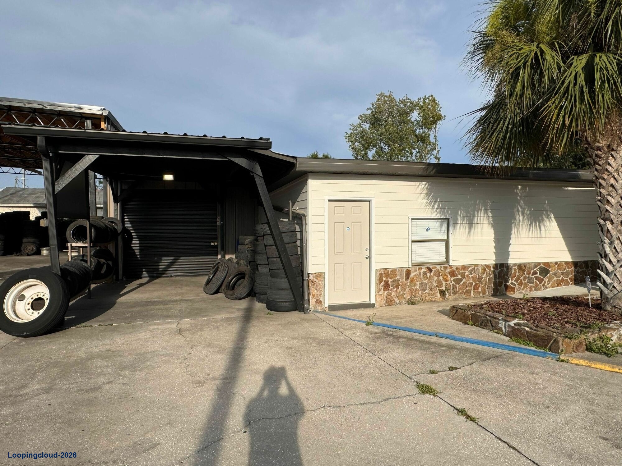 CI-ZONED TAMPA WAREHOUSE W/ OFFICE