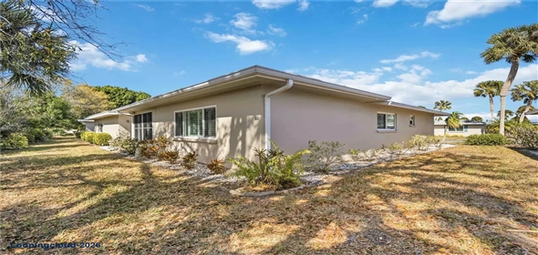 60 STRATHMORE BLVD #60 Sarasota Florida, 34233 | Charming 2 Bedroom, 2 Bath Villa
