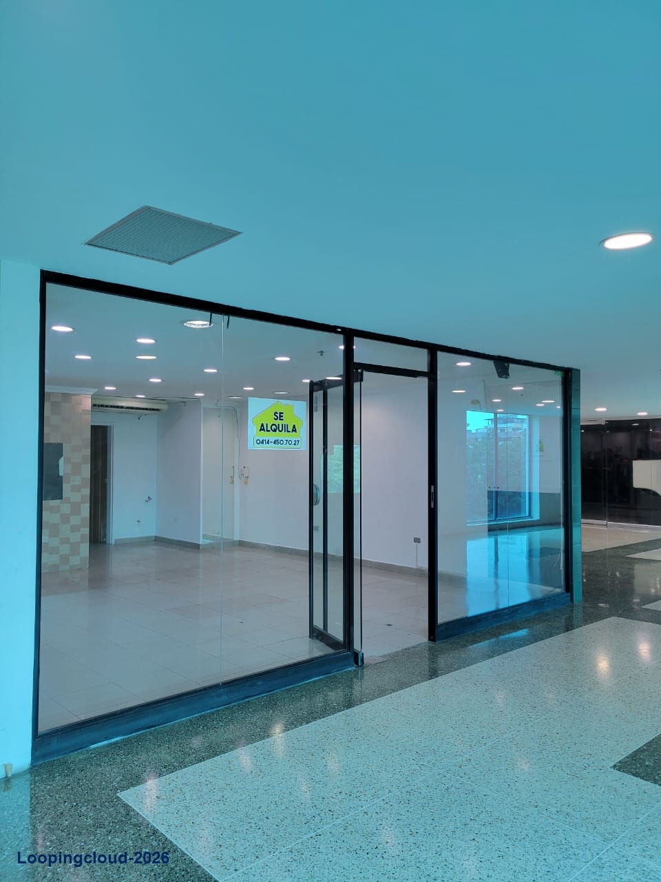 Exclusive Retail Space - Local Comercial en Venta