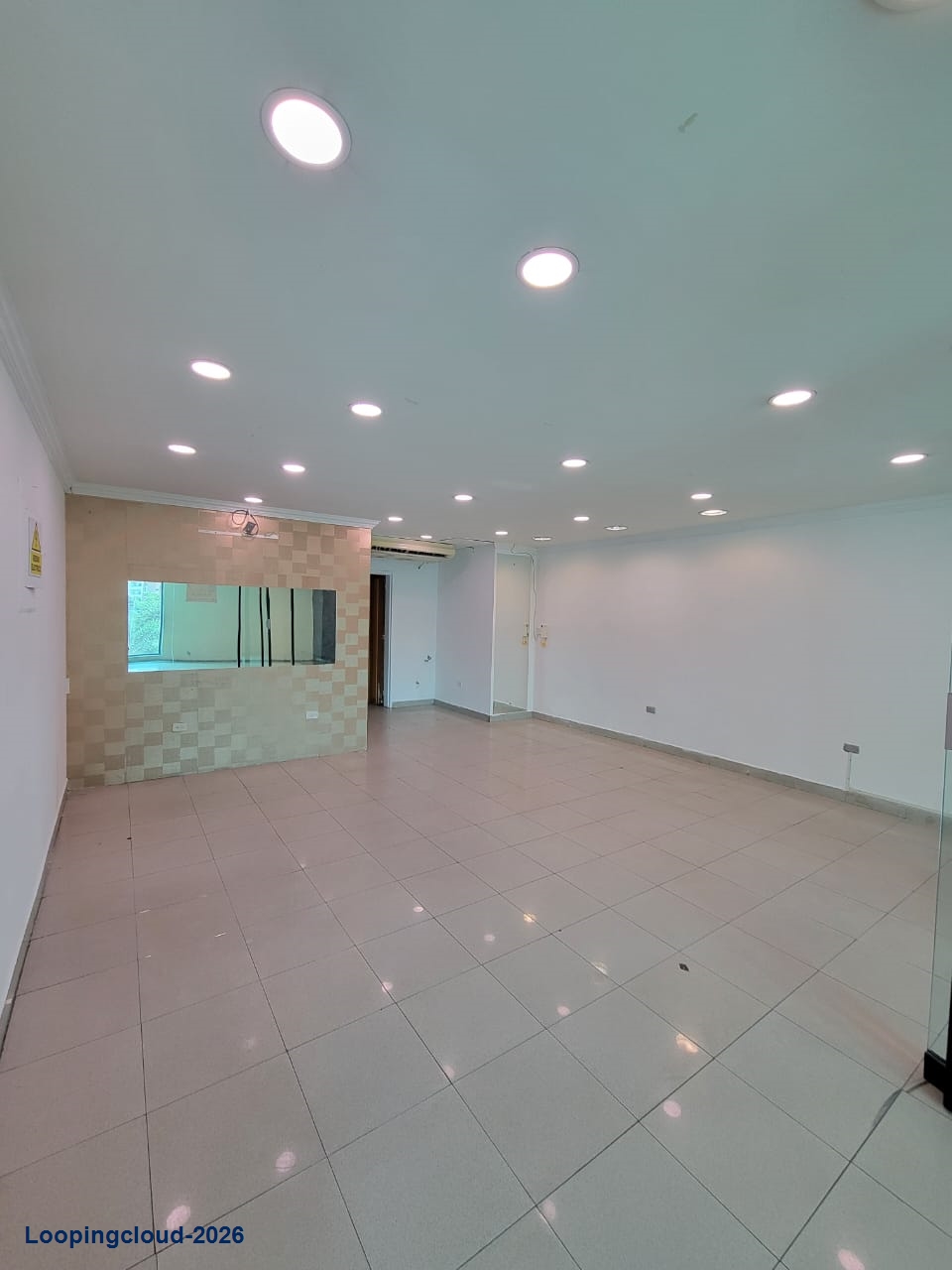 Exclusive Retail Space - Local Comercial en Venta