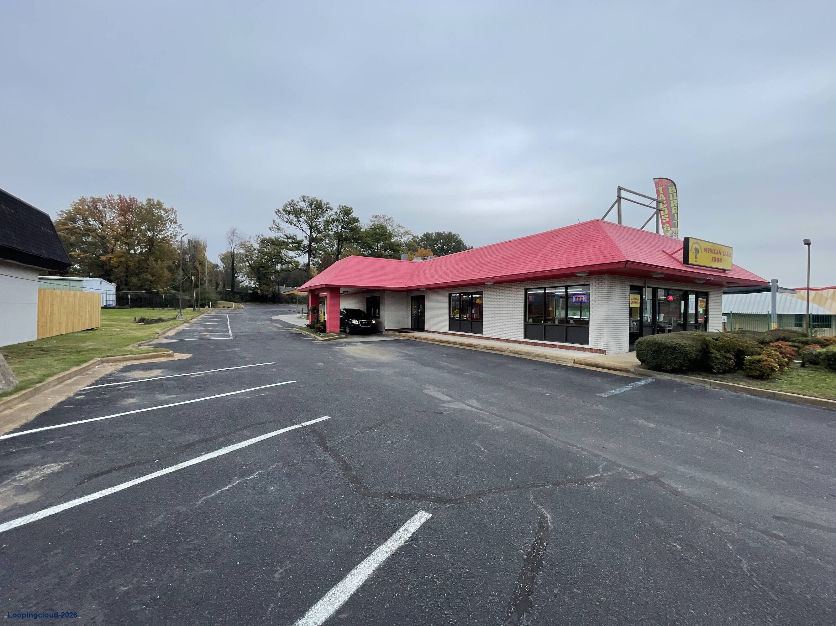 Freestanding Restaurant Opportunity with Drive-Thru | 1352 E Shelby Dr, Memphis