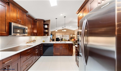 6660 NW 75th Place