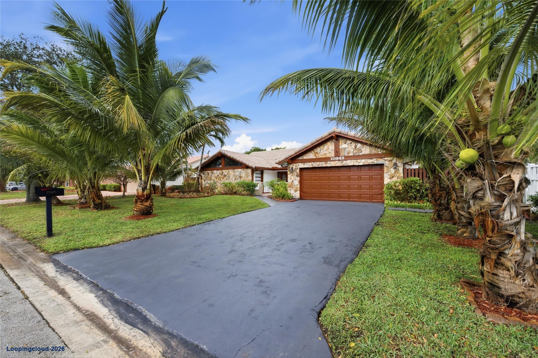 10949 NW 1st Manor