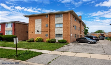 358 Yates Ave Calumet City Illinois, 60409 | 358 Yates Ave 7 Unit Apartment Building$300,000 ($42,857/Unit)Calumet City, IL 60409