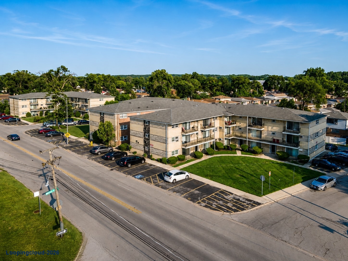 1025-1049 W Vermont St 60 Unit Apartment Building$5,880,000 ($98,000/Unit)8.23% Cap RateCalumet Park, IL 60827