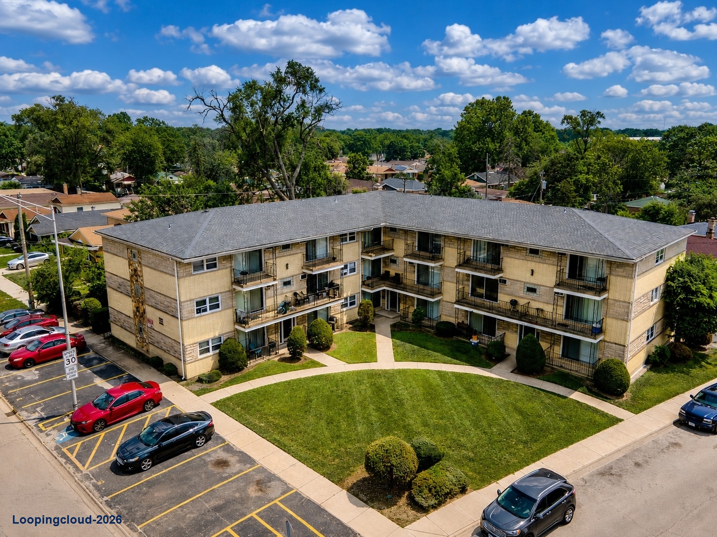 1025-1049 W Vermont St 60 Unit Apartment Building$5,880,000 ($98,000/Unit)8.23% Cap RateCalumet Park, IL 60827