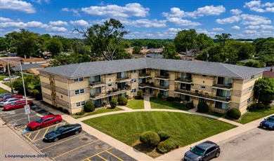 1025-1049 W Vermont St 60 Unit Apartment Building$5,880,000 ($98,000/Unit)8.23% Cap RateCalumet Park, IL 60827