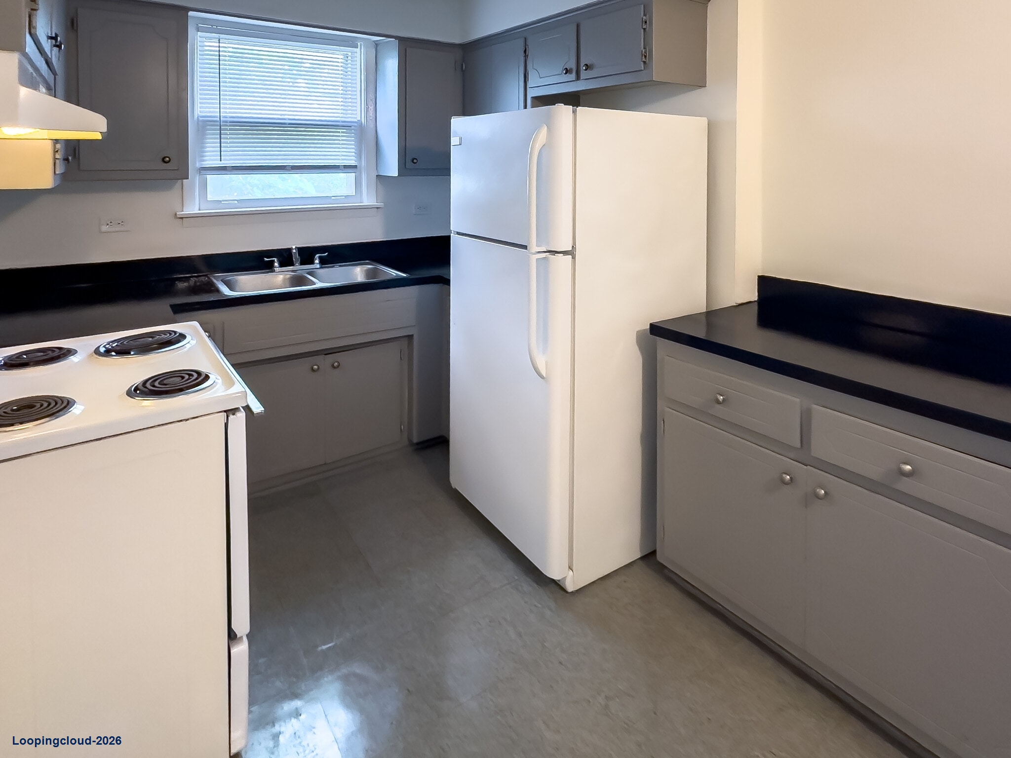 1025 W Vermont St 20 Unit Apartment Building$1,960,000 ($98,000/Unit)7.80% Cap RateCalumet Park, IL 60827