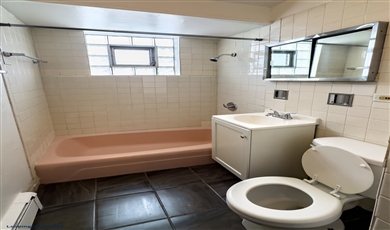 1025 W Vermont St 20 Unit Apartment Building$1,960,000 ($98,000/Unit)7.80% Cap RateCalumet Park, IL 60827