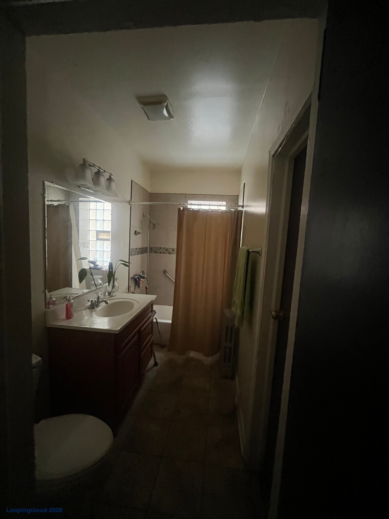 7951 S Burnham Ave7951 S Burnham Ave 6 Unit Apartment Building$420,000 ($70,000/Unit)Chicago, IL 60617