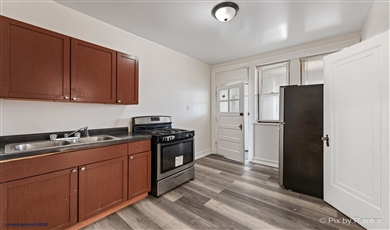 6-Unit Chicago Investment Property – 7833 S Kingston Ave, 60649 – $599k