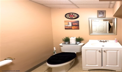Prime Commercial Opportunity: 900 SF Office/Retail Condo in Bronzeville Offered at $180,000 | Located at 401-417 E Oakwood Blvd (Grand Terrace)