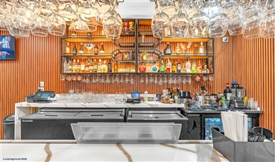 365 N ROYAL POINCIANA BLVD TURN-KEY RESTAURANT INVESTMENT