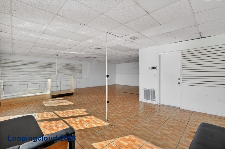 Retail space for lease at 200 SW 57th Ave, Miami