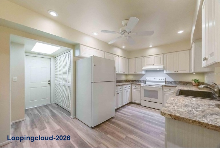 5575 Golf Pointe Drive Sarasota, FL 34243