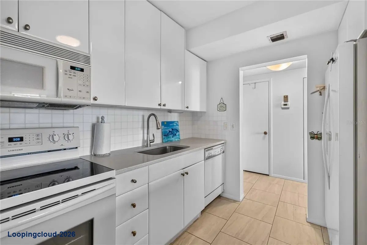 1212 BEN FRANKLIN DR #1205 Sarasota, FL 34236