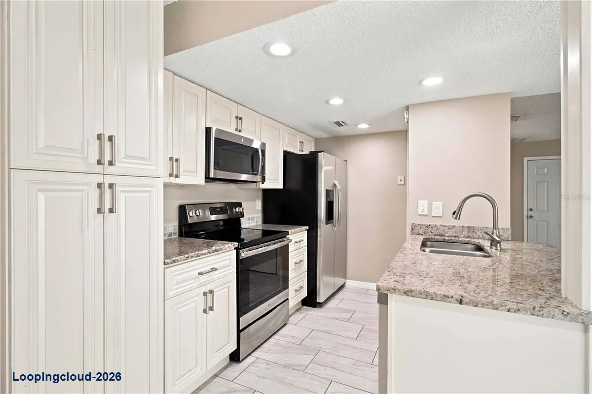 1006 LONGFELLOW CT Sarasota, FL 34243