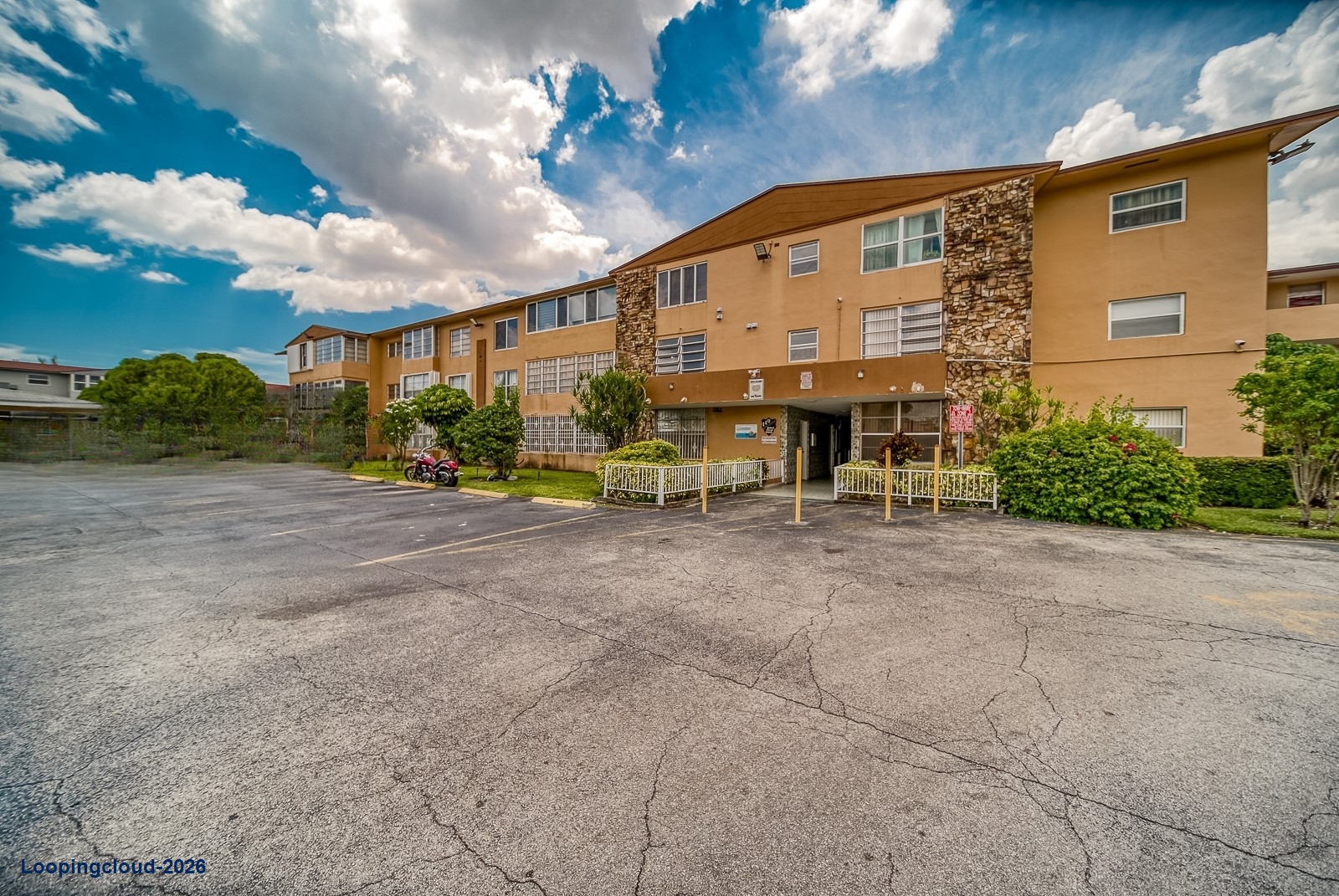 2 Bedroom Apartment for Rent in Hialeah Gardens, FL | 140 Royal Palm Rd