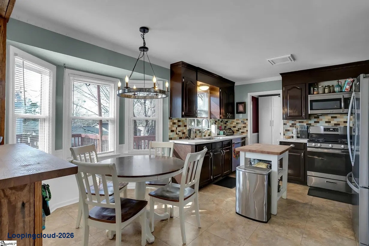 5 Foxtrail Ct, Simpsonville, SC 29680 | Renovated Foxwood Home