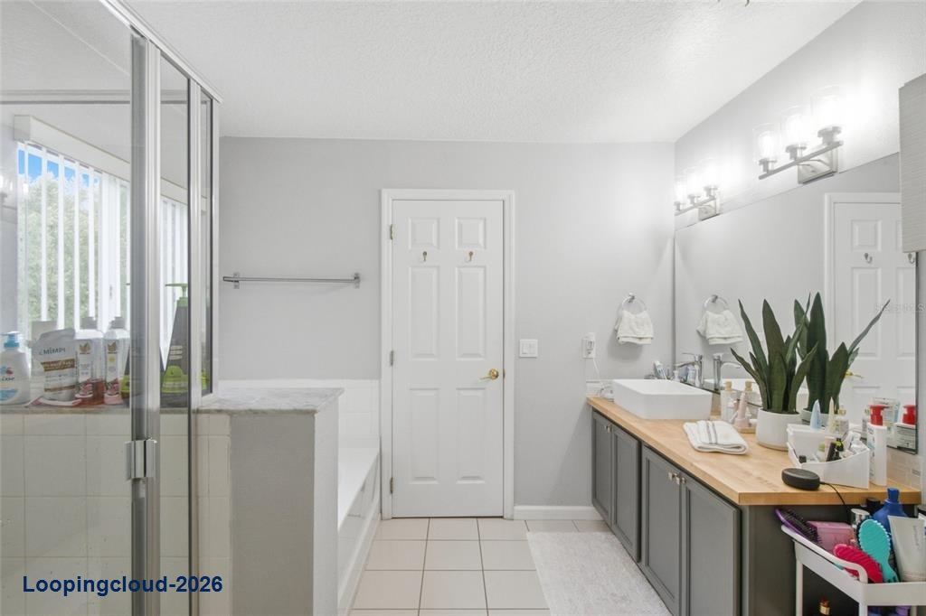 1017 Berkeley Dr, Kissimmee, FL 34744 | Renovated Pool Home in Remington