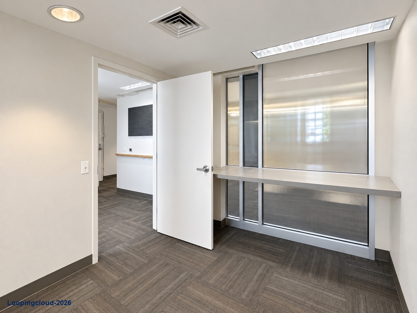 Single-Tenant Office and Retail Space for Lease in Hyde Park, Chicago