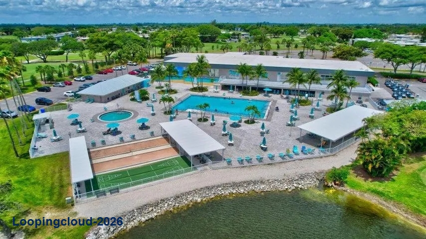 Turnkey Corner Condo in Kings Point | 2 Bed, 2 Bath Furnished Residence in Delray Beach