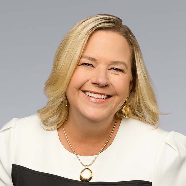 Lisa Christianson - Broker/Agent 1600 Utica Avenue S, Suite 300  St Louis Park 55416 Minnesota | loopingcloud.com