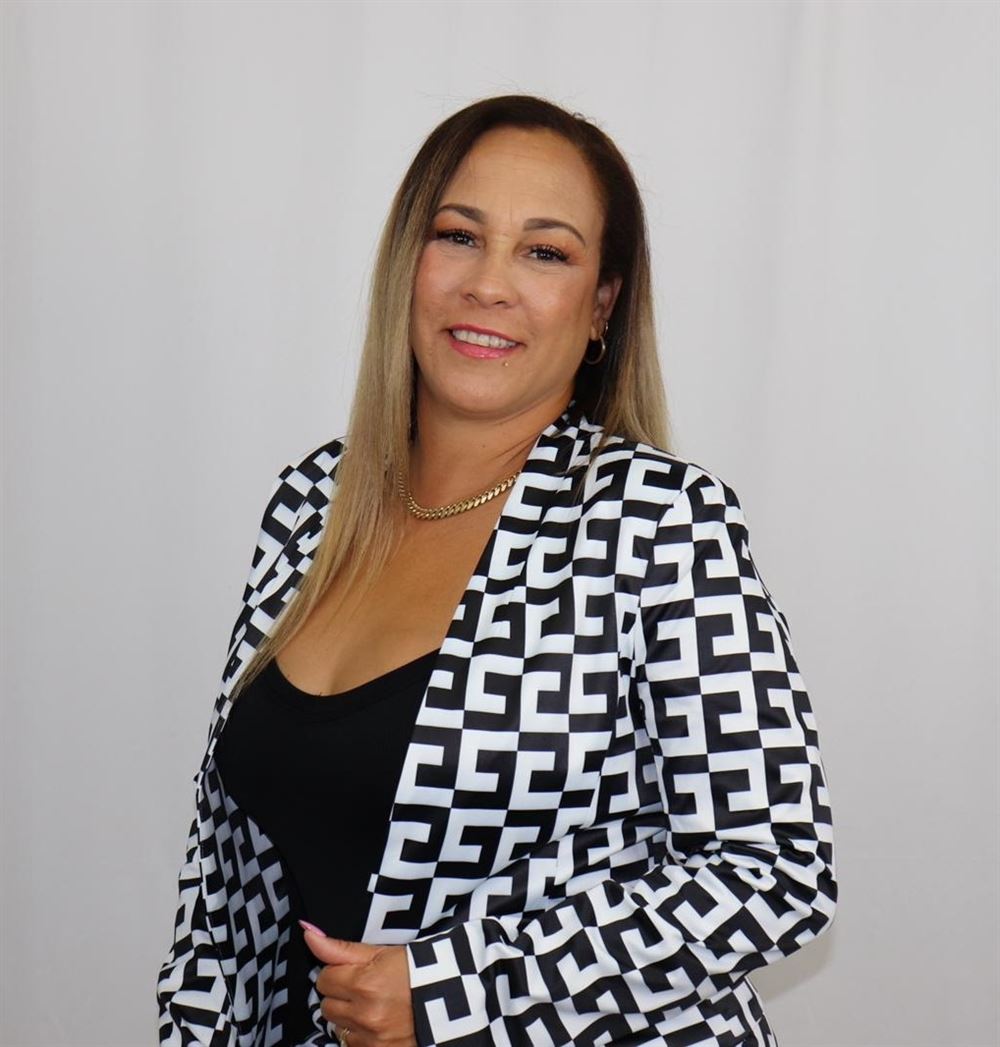Deborah Perez Munoz - Broker/Agent 13262 SW 8th ST  Miami 33184 Florida | loopingcloud.com